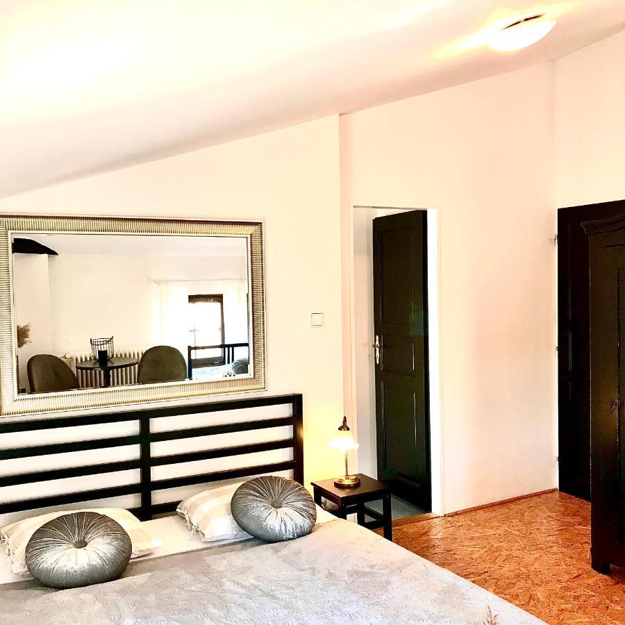 Boutique Apartments U Rolanda, Mikulasske Namesti Znojmo Kültér fotó