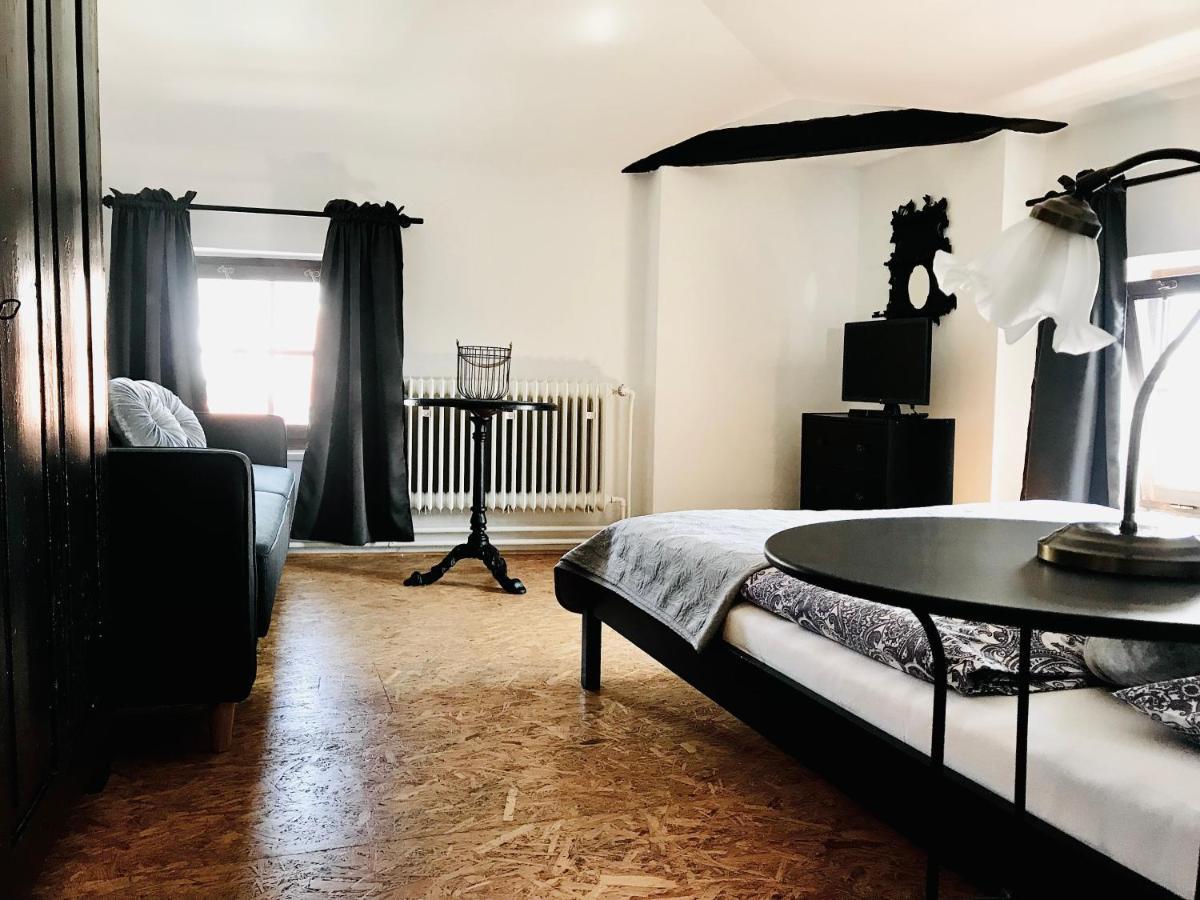 Boutique Apartments U Rolanda, Mikulasske Namesti Znojmo Kültér fotó