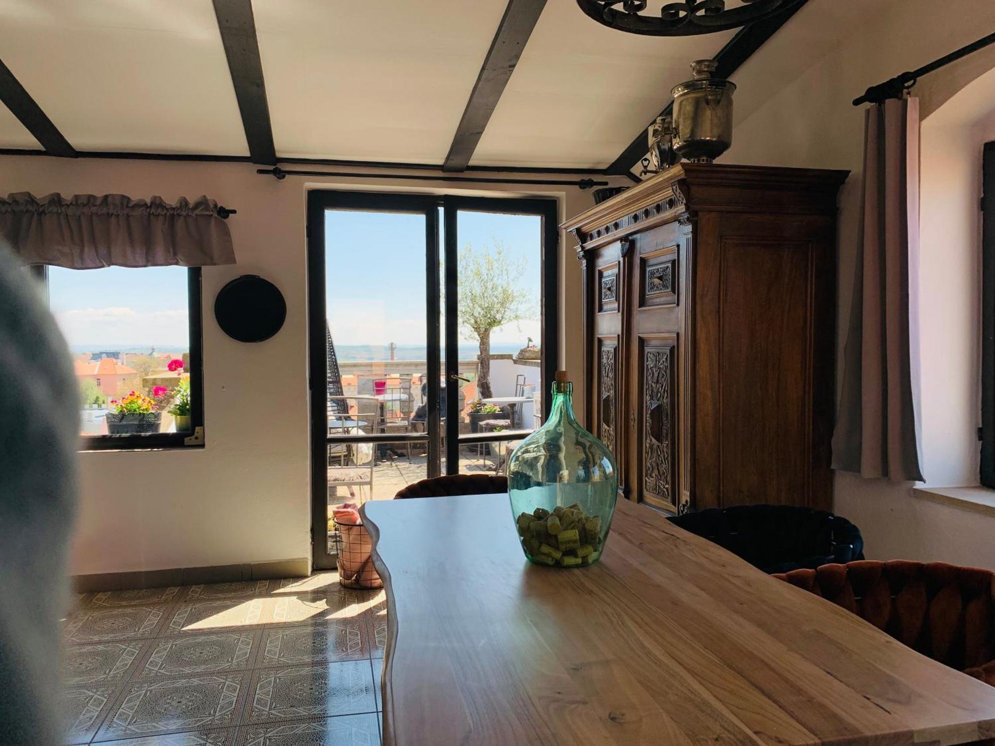 Boutique Apartments U Rolanda, Mikulasske Namesti Znojmo Kültér fotó